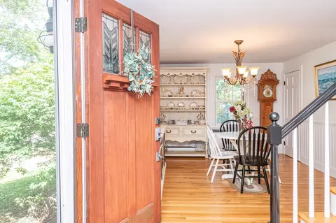 Entry Way - 67 Cross St, Rowley, MA 01969 photo 2 of 4