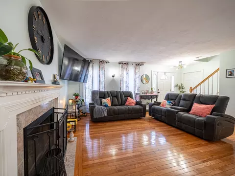 Living - 8 Spinney Path #4, Lynn, MA 01902 photo 2 of 3