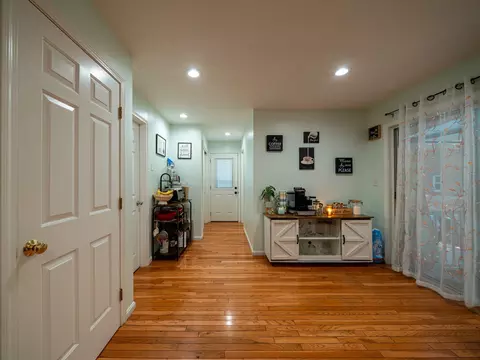 Entry Way - 8 Spinney Path #4, Lynn, MA 01902 photo 1 of 3