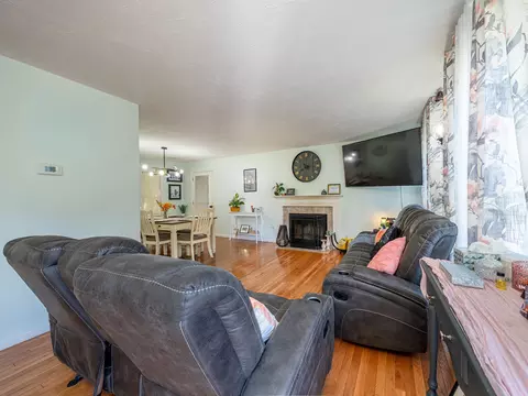 Living - 8 Spinney Path #4, Lynn, MA 01902 photo 1 of 3