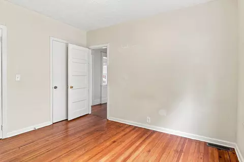 Bedroom - 118-120 Commonwealth Ave, Springfield, MA 01108 photo 4 of 8