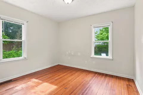 Bedroom - 118-120 Commonwealth Ave, Springfield, MA 01108 photo 5 of 8