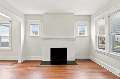 Living - 118-120 Commonwealth Ave, Springfield, MA 01108 photo 1 of 11