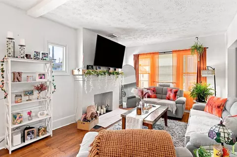 Living - 118-120 Commonwealth Ave, Springfield, MA 01108 photo 9 of 11