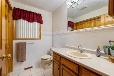 Bath - 8 Hunter Ave, Methuen, MA 01844 photo 1 of 4