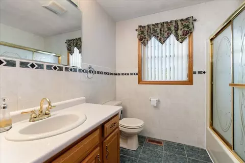 Bath - 8 Hunter Ave, Methuen, MA 01844 photo 3 of 4