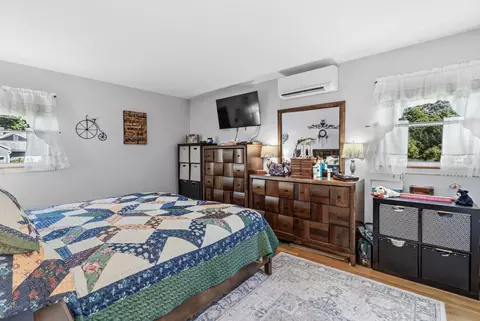 Bedroom - 45 Brook St, Easthampton, MA 01027 photo 3 of 6