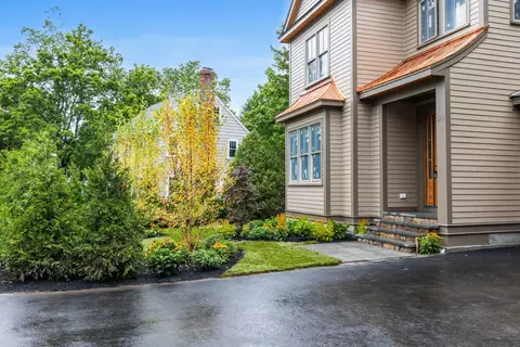 Exterior - 564 Chestnut St, Needham, MA 02492 photo 3 of 8