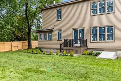 Exterior - 564 Chestnut St, Needham, MA 02492 photo 7 of 8