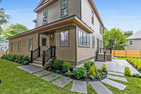 Exterior - 564 Chestnut St, Needham, MA 02492 photo 4 of 8
