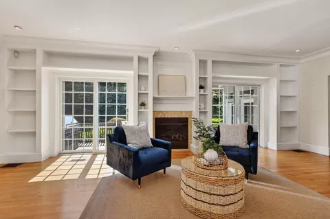 Living - 40 Eutaw Ave, Braintree, MA 02184 photo 2 of 8
