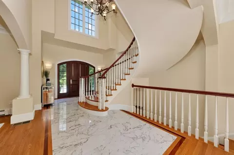 Entry Way - 40 Eutaw Ave, Braintree, MA 02184 photo 1 of 4