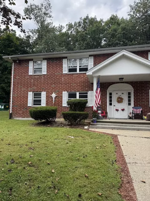 124 Litchfield Pines Dr #C, Leominster, MA 01453