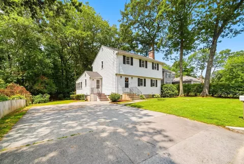 Exterior - 32 Dividence Rd, Reading, MA 01867 photo 2 of 7