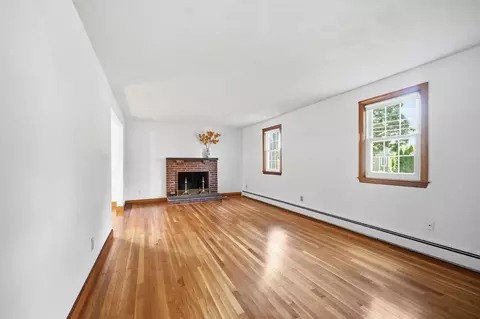 Living - 32 Dividence Rd, Reading, MA 01867 photo 3 of 4