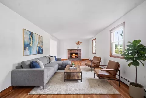 Living - 32 Dividence Rd, Reading, MA 01867 photo 4 of 4