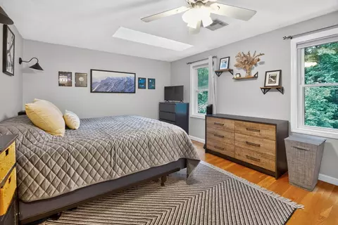 Bedroom - 40 Hartford Ave N, Upton, MA 01568 photo 2 of 4