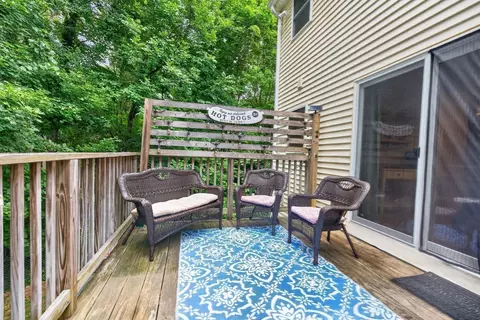 Exterior - 40 Hartford Ave N, Upton, MA 01568 photo 6 of 8