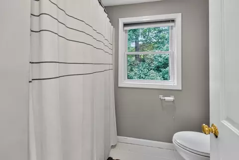 Bath - 40 Hartford Ave N, Upton, MA 01568 photo 4 of 5