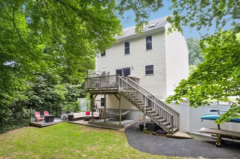 Exterior - 40 Hartford Ave N, Upton, MA 01568 photo 5 of 8