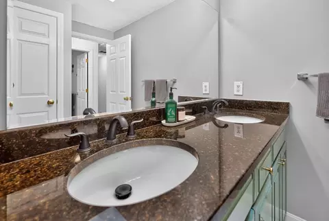 Bath - 40 Hartford Ave N, Upton, MA 01568 photo 3 of 5