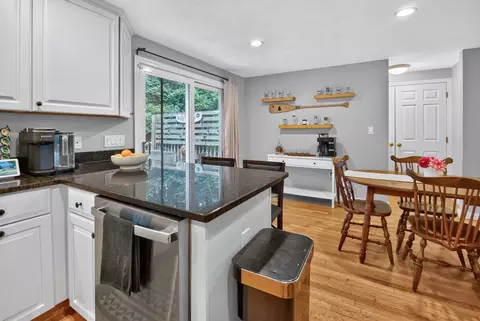 Kitchen - 40 Hartford Ave N, Upton, MA 01568 photo 4 of 4