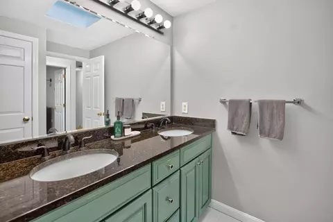 Bath - 40 Hartford Ave N, Upton, MA 01568 photo 1 of 5