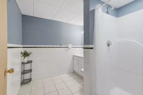 Bath - 7 Oxyoke Dr, Methuen, MA 01844 photo 4 of 5