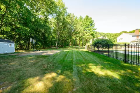 Exterior - 3 Blue Sky Dr, Hingham, MA 02043 photo 5 of 7