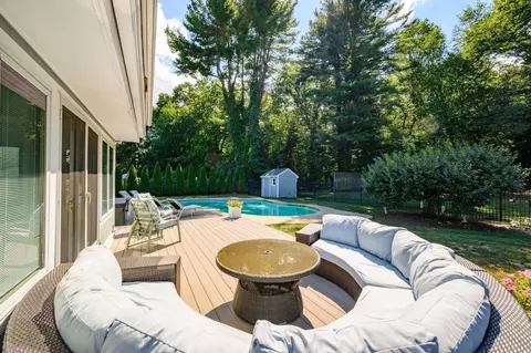 Exterior - 3 Blue Sky Dr, Hingham, MA 02043 photo 4 of 7