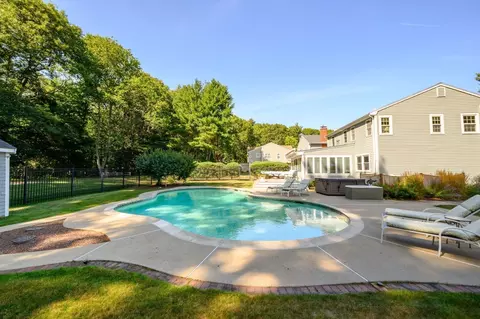 Exterior - 3 Blue Sky Dr, Hingham, MA 02043 photo 3 of 7