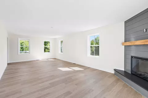 Living - 38 Hemlock St, Douglas, MA 01516 photo 3 of 7