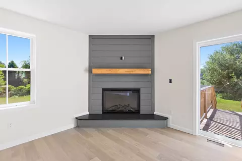 Living - 38 Hemlock St, Douglas, MA 01516 photo 4 of 7
