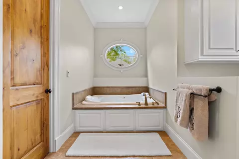 Bath - 21 Bemis St, Weston, MA 02493 photo 2 of 5