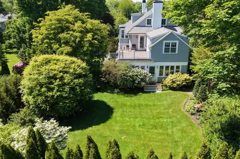 Exterior - 5 Bartlett St, Marblehead, MA 01945 photo 3 of 7