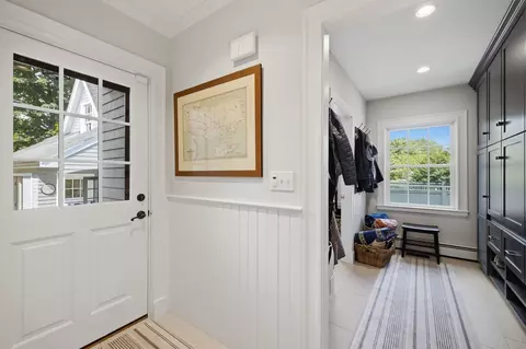 Entry Way - 5 Bartlett St, Marblehead, MA 01945 photo 2 of 5