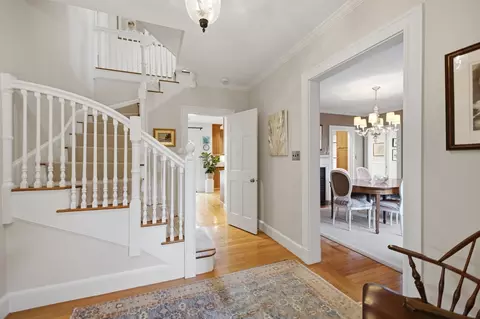 Entry Way - 5 Bartlett St, Marblehead, MA 01945 photo 4 of 5