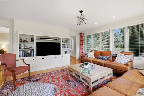 Living - 5 Bartlett St, Marblehead, MA 01945 photo 4 of 4