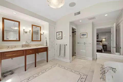 Bath - 5 Bartlett St, Marblehead, MA 01945 photo 1 of 4