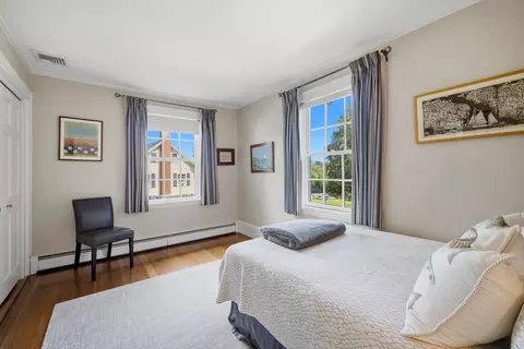 Bedroom - 5 Bartlett St, Marblehead, MA 01945 photo 4 of 6