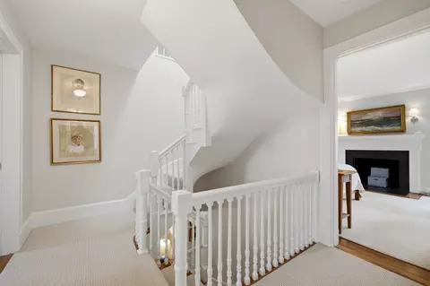 Entry Way - 5 Bartlett St, Marblehead, MA 01945 photo 5 of 5