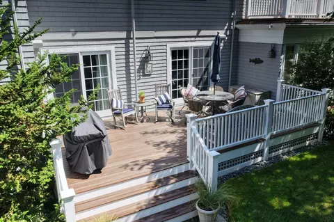 Exterior - 5 Bartlett St, Marblehead, MA 01945 photo 4 of 7