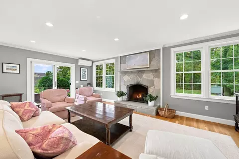 Living - 35 Arthur Ave, Marblehead, MA 01945 photo 4 of 5