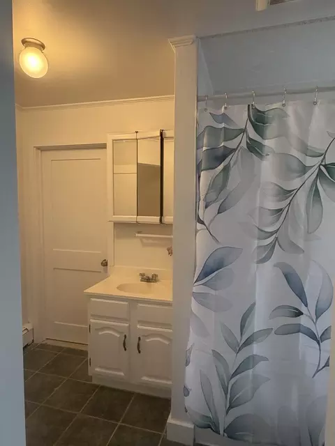 Bath - 139 Prospect St # A, Gloucester, MA 01930 photo 1 of 4