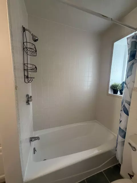 Bath - 139 Prospect St # A, Gloucester, MA 01930 photo 3 of 4