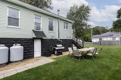 Exterior - 75 Perkins Ave, Hamilton, MA 01982 photo 11 of 12