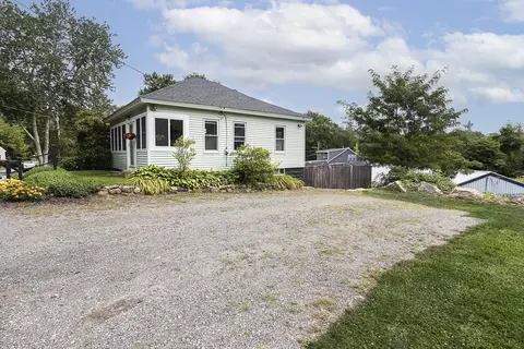 Exterior - 75 Perkins Ave, Hamilton, MA 01982 photo 5 of 12