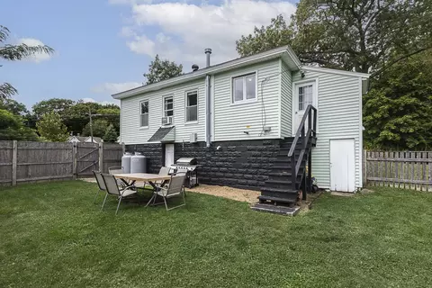 Exterior - 75 Perkins Ave, Hamilton, MA 01982 photo 10 of 12
