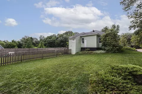 Exterior - 75 Perkins Ave, Hamilton, MA 01982 photo 4 of 12