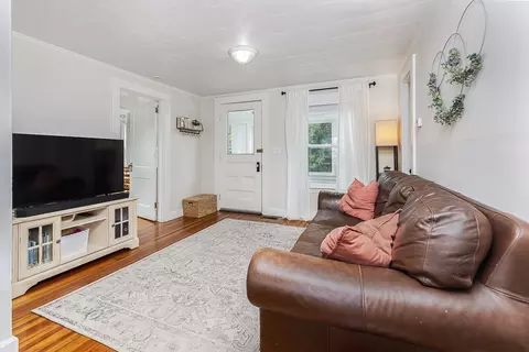 Living - 75 Perkins Ave, Hamilton, MA 01982 photo 2 of 3